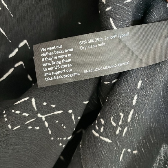 Eileen Fisher Black & White Marrakesh Printed Silk Tencel V-neck Blouse Size S - Picture 7 of 13